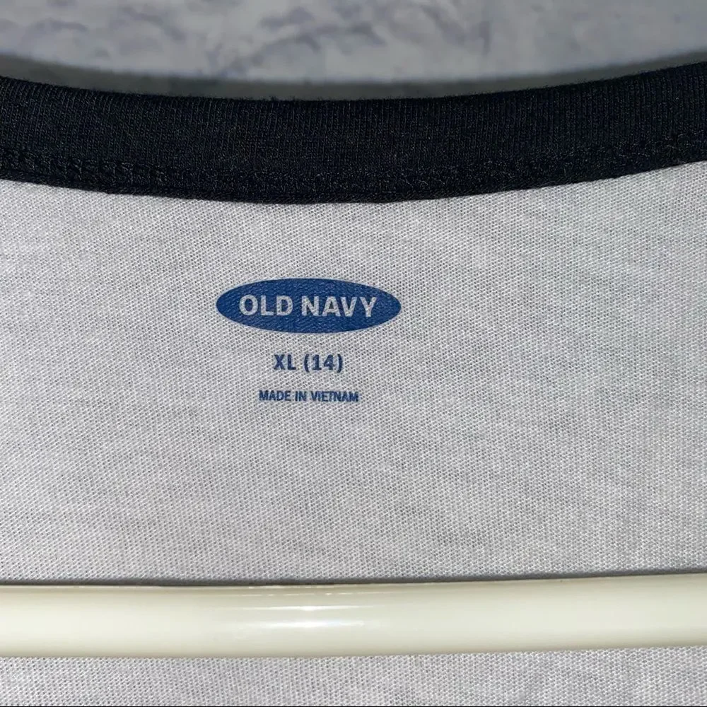 Old navy kids longsleeve crewneck tee shirt white w/ black accents size 14 kids